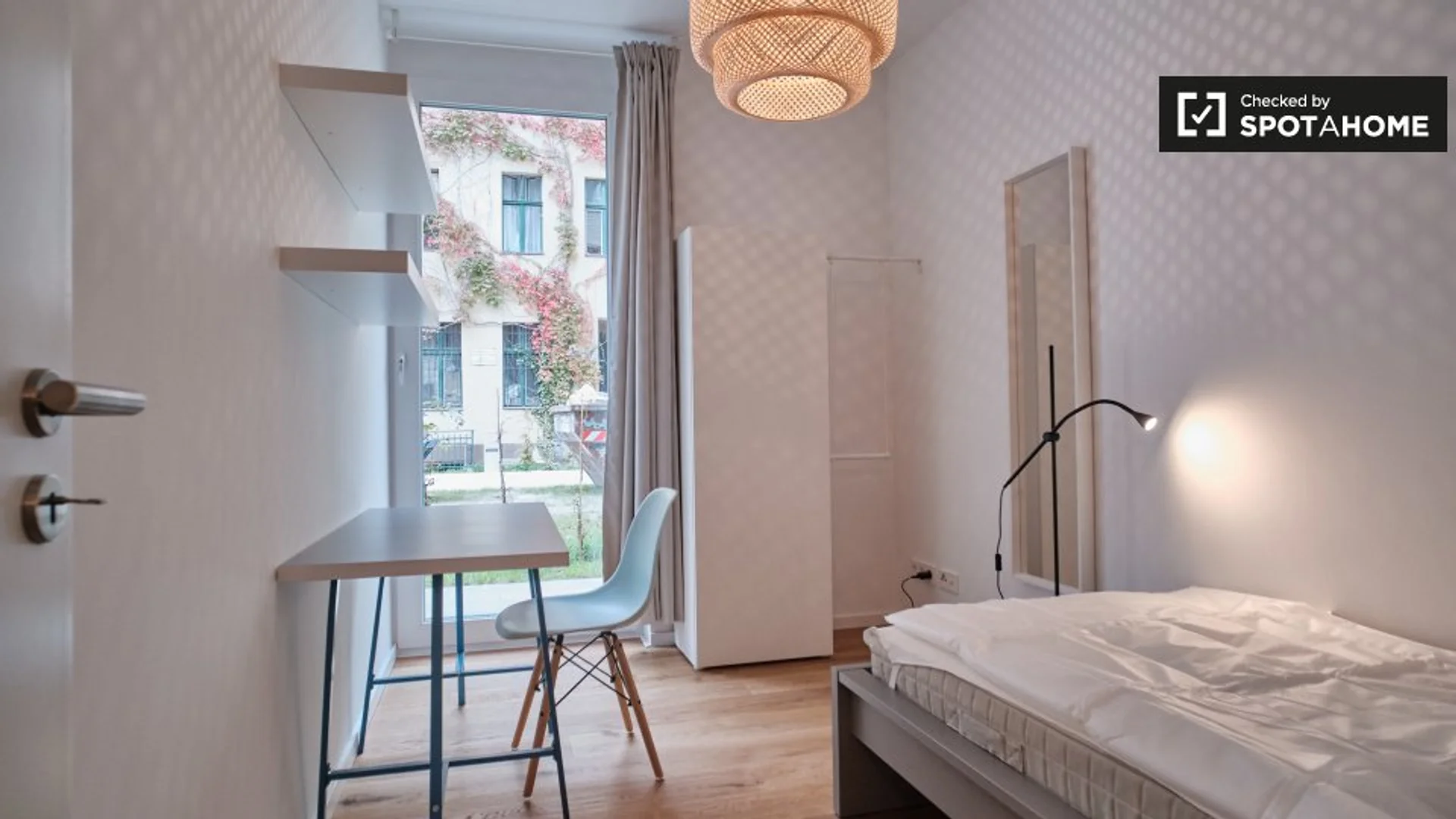 Habitación estudiantil económica cerca del campus en 