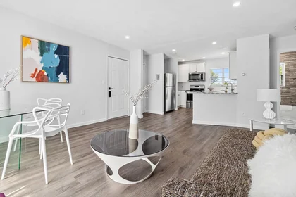 Appartamento in 4, Robinwood Ave., Unit 8, Jamaica Plain, Boston, MA, 02130, immagine 1 di 10