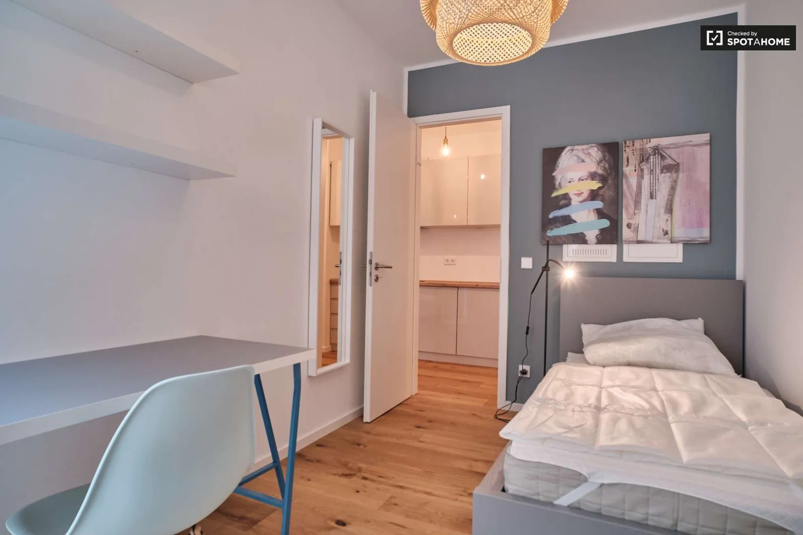 Habitación en apartamento estudiantil en alquiler en , completamente amueblado