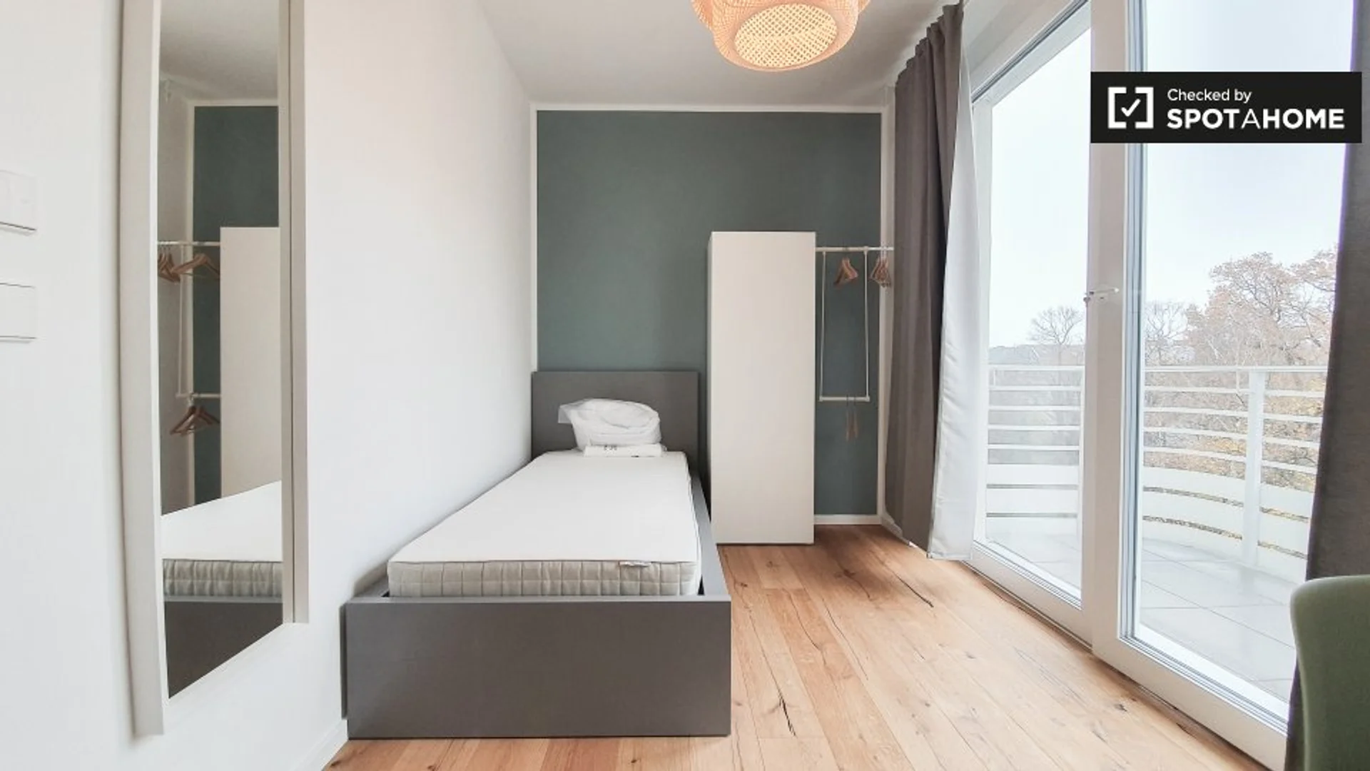 Habitación estudiantil económica con ubicación conveniente en