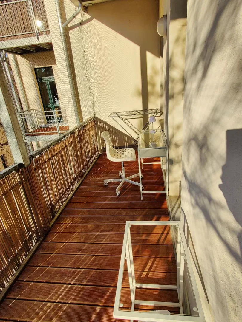 Camera per studenti in  con area studio e servizi in comune