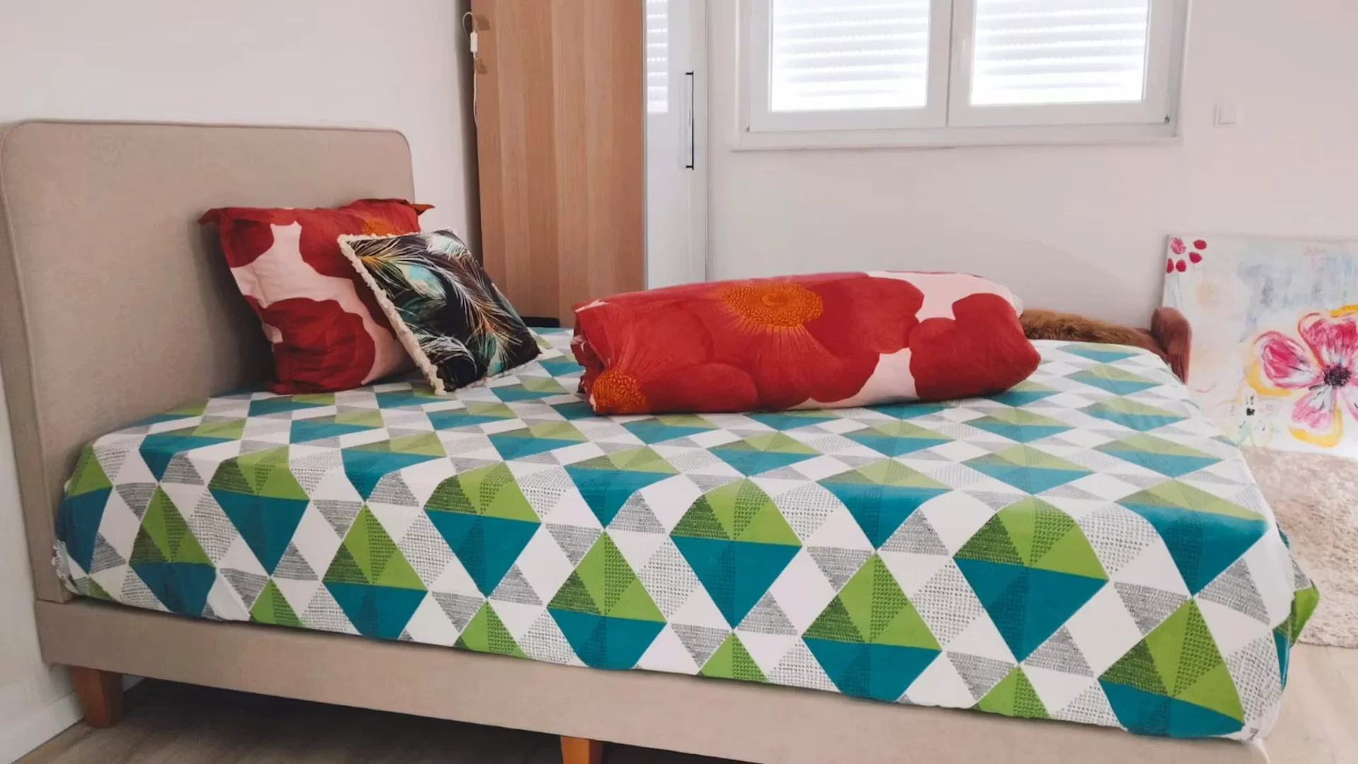 Functional student room perfect for studying in 