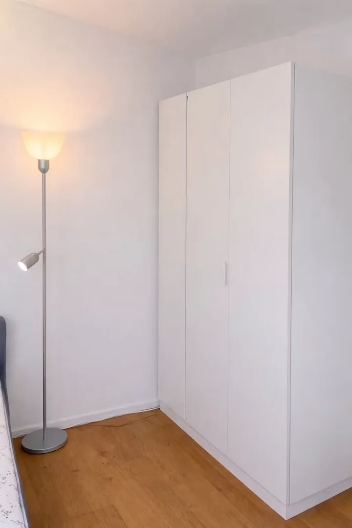 Comfortable and spacious student room in 