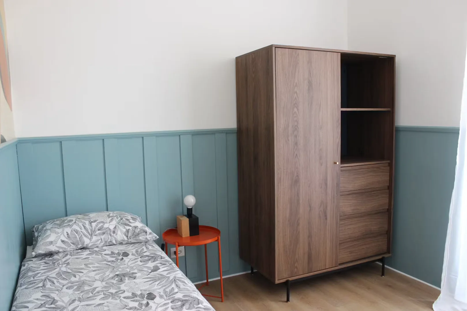 Habitación para estudiantes en  con área de estudio y facilidades compartidas