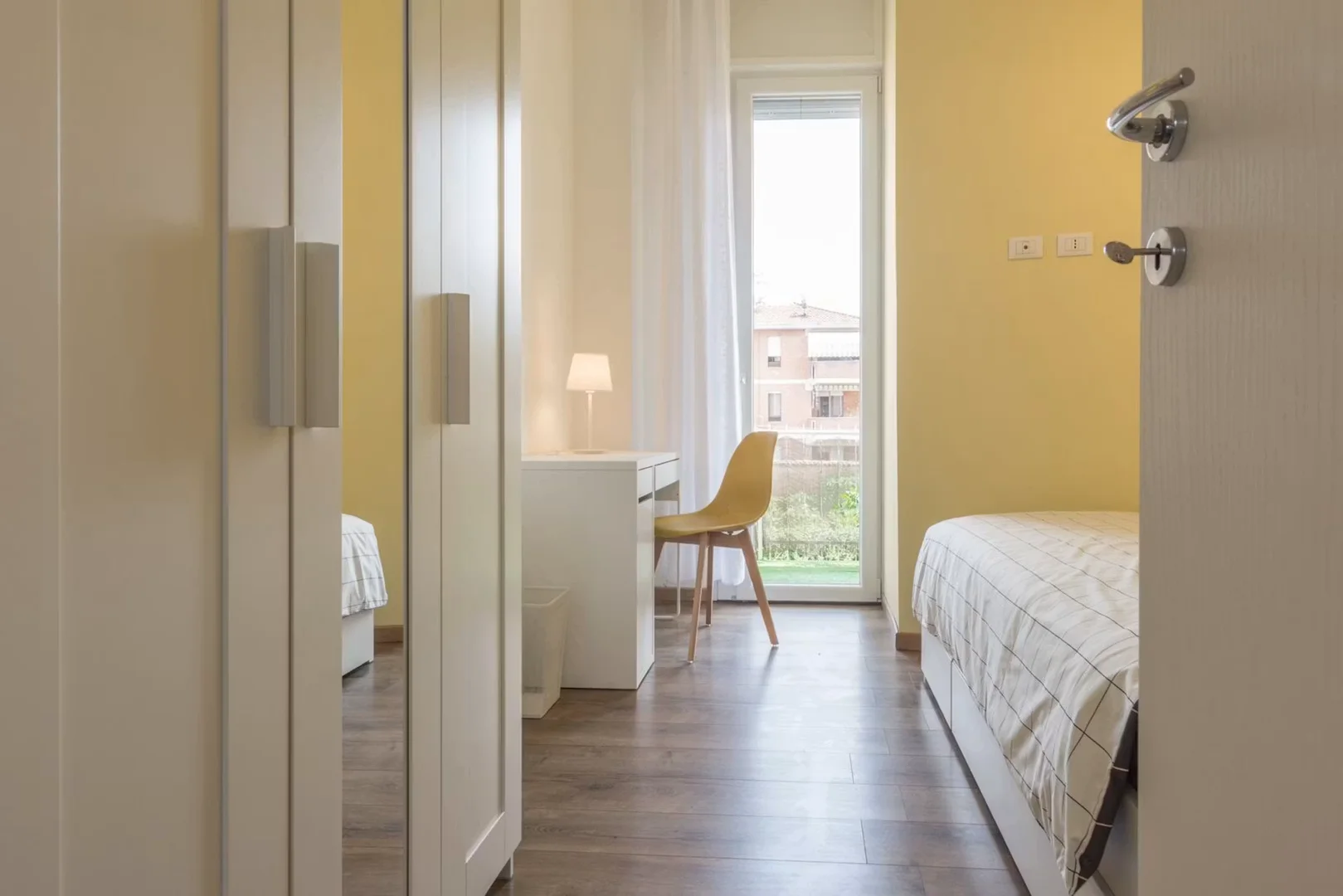 Funktionelles Studentenzimmer perfekt zum Studieren in 