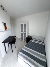 Private room at Rua Dom Jerónimo de Azevedo, Viso, image 1 of 10
