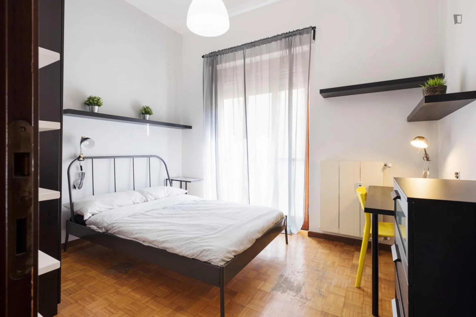 Camera per studenti in  con area studio e servizi in comune