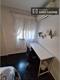 Entire apartment at Av. Daniel Comboni, image 15 of 19