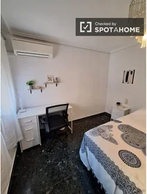 Entire apartment at Av. Daniel Comboni, image 17 of 19