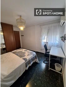 Entire apartment at Av. Daniel Comboni, image 18 of 19