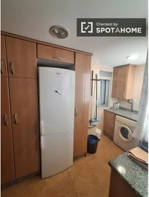 Entire apartment at Av. Daniel Comboni, image 9 of 19