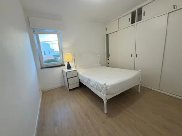 Habitación privada en R. Adelino Mendes, imagen 1 de 8