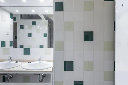 Habitación privada en Rua Delfim Maia, imagen 17 de 22