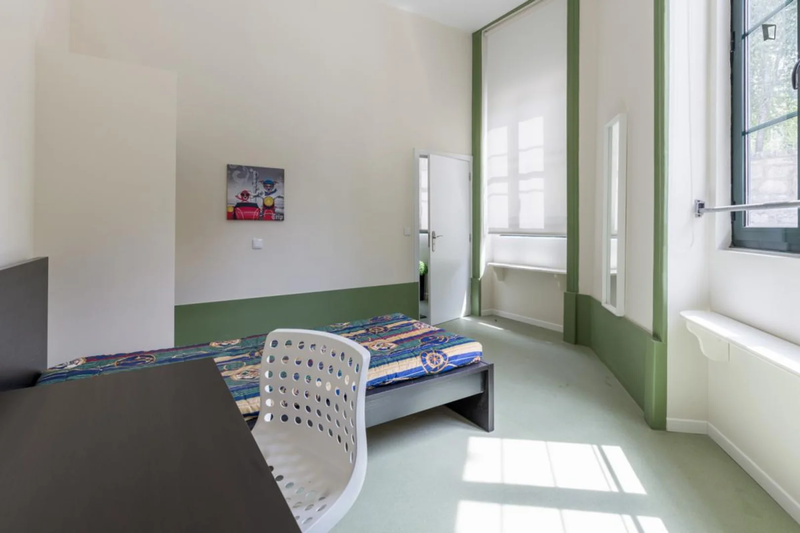 Habitación estudiantil amplia y cómoda en 