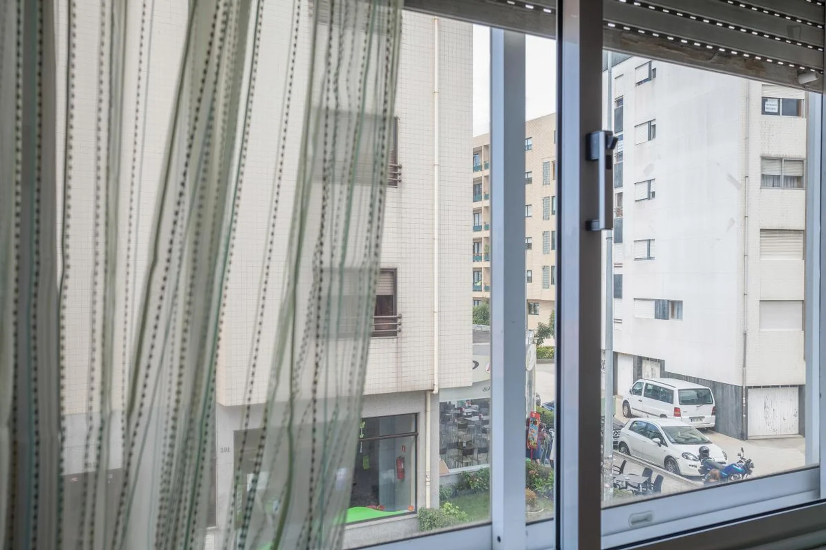 Funktionelles Studentenzimmer perfekt zum Studieren in 