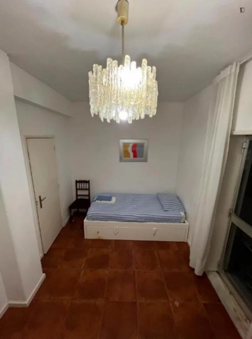 Habitación para estudiantes en con área de estudio y facilidades compartidas