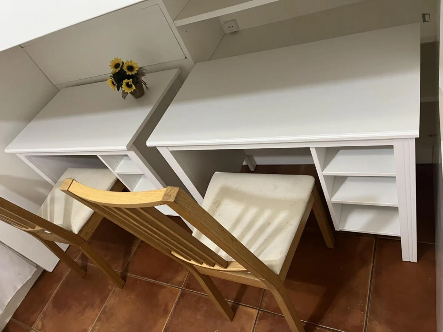 Habitación para estudiantes en con área de estudio y facilidades compartidas