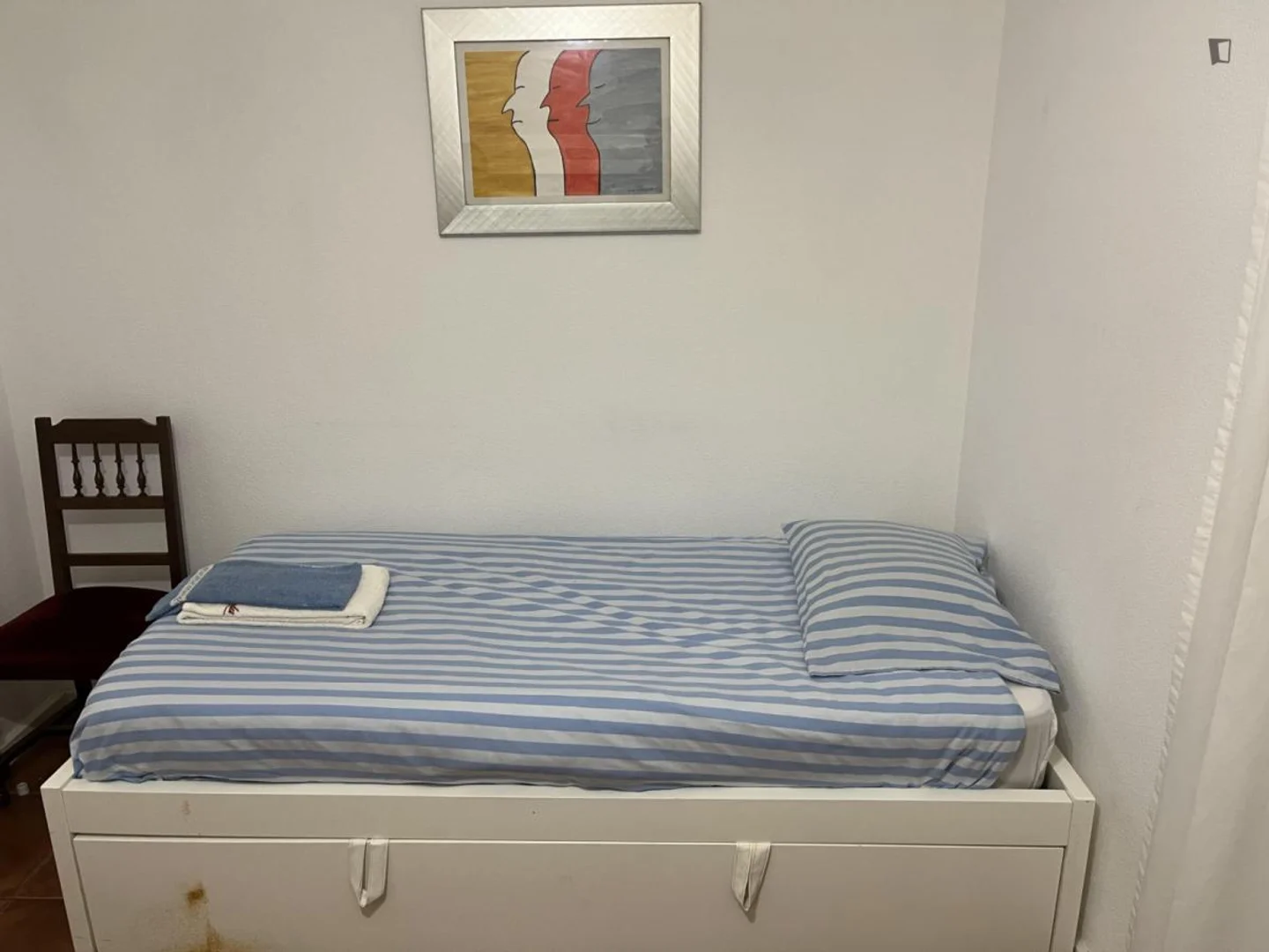 Habitación estudiantil económica con ubicación conveniente en