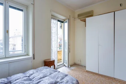 Chambre partagée à Via Federico Ozanam, 23, image 2 de 11