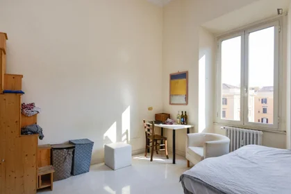 Chambre partagée à Via Germano Sommeiller, image 1 de 16