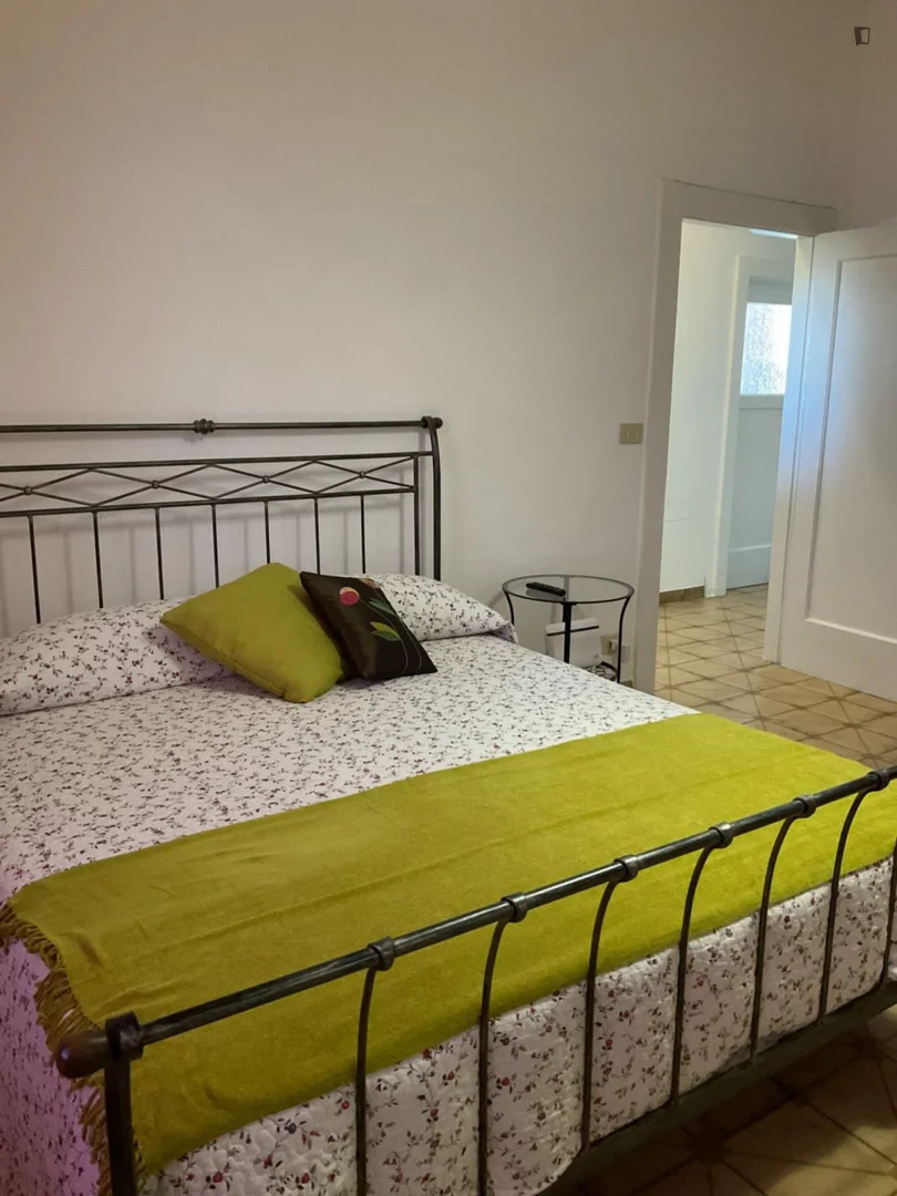 'de öğrenci dairesinde, tamamen mobilyalı kiralık oda