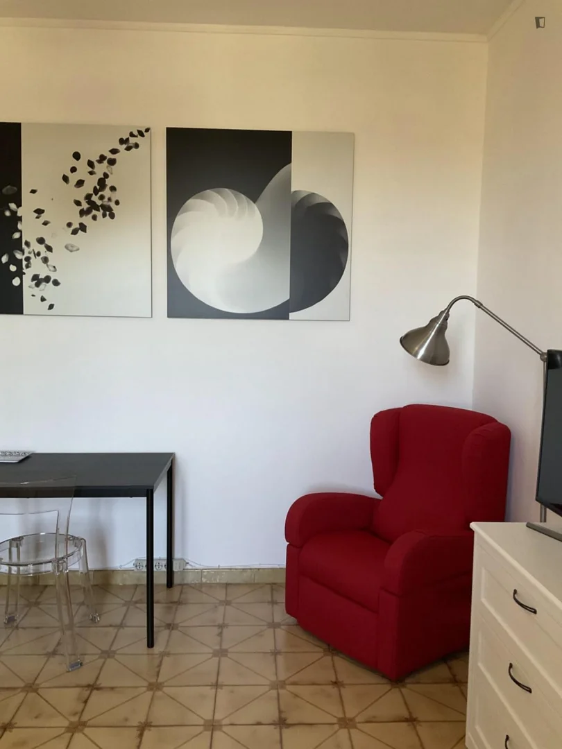 'de öğrenci dairesinde, tamamen mobilyalı kiralık oda