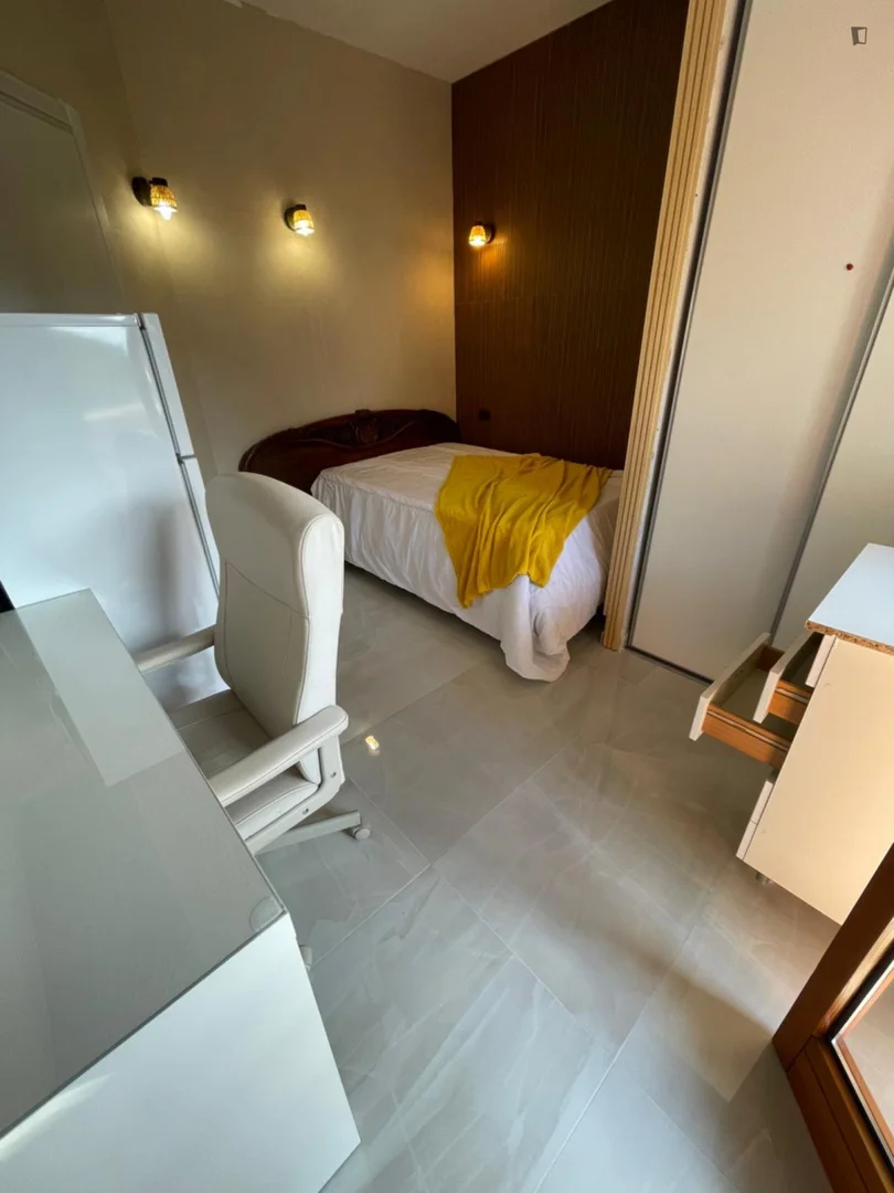 Cozy room for students available in 