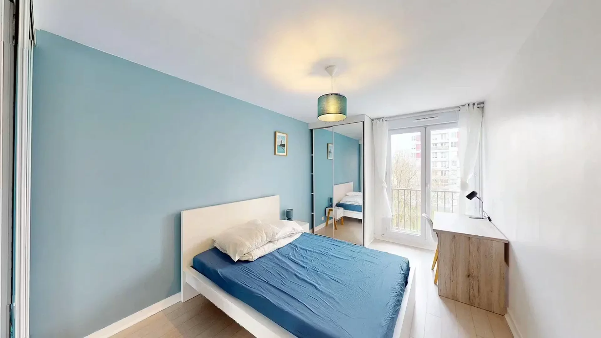 Chambre confortable pour étudiants disponible dans 