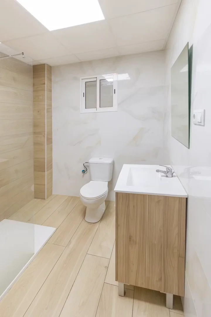 Student-friendly room in  with modern amenities