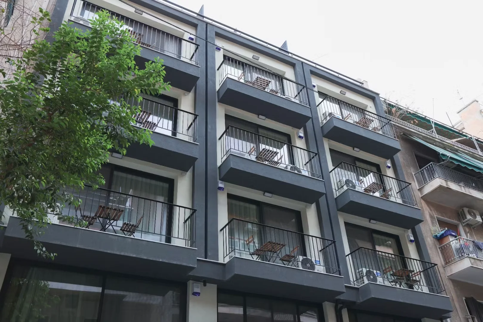 Kefallinias, Athens