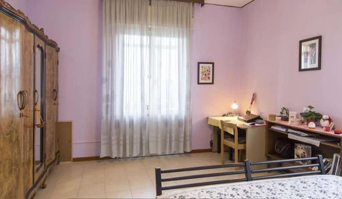 Quarto para alugar num apartamento partilhado em Bologna