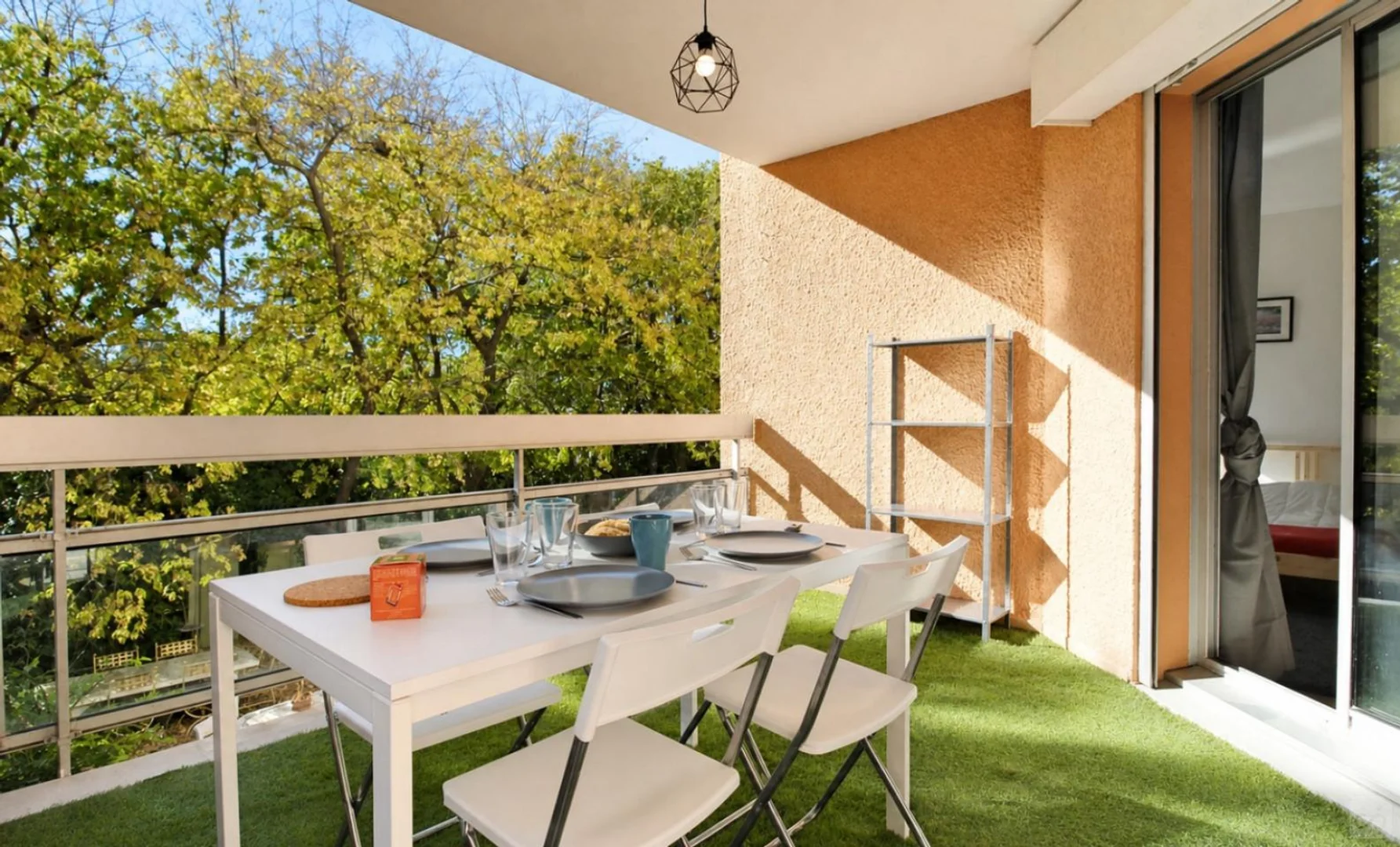 Budget-friendly student room close to campus in