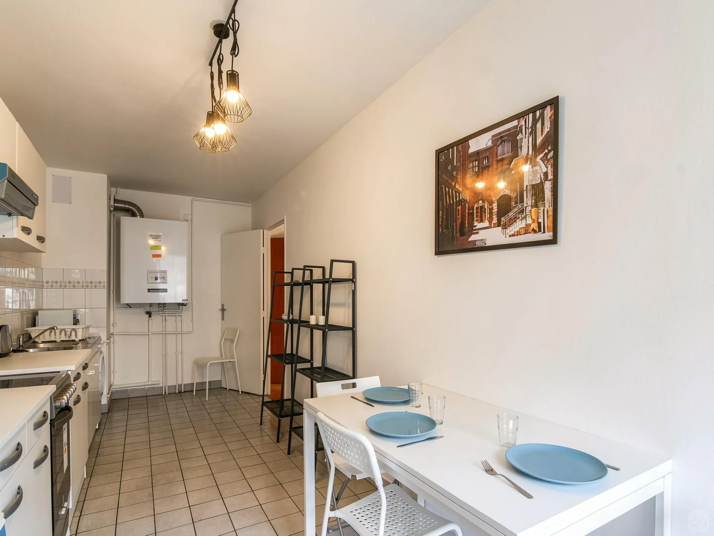 Habitación asequible para estudiantes con buena iluminación en