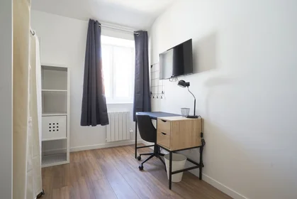 Private room at 29 rue Thiers, image 22 of 23