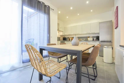 Private room at 29 rue Thiers, image 7 of 23