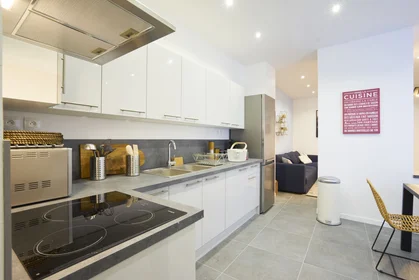 Private room at 29 rue Thiers, image 10 of 23