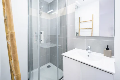Private room at 28 RUE DE FRELAND, image 4 of 16