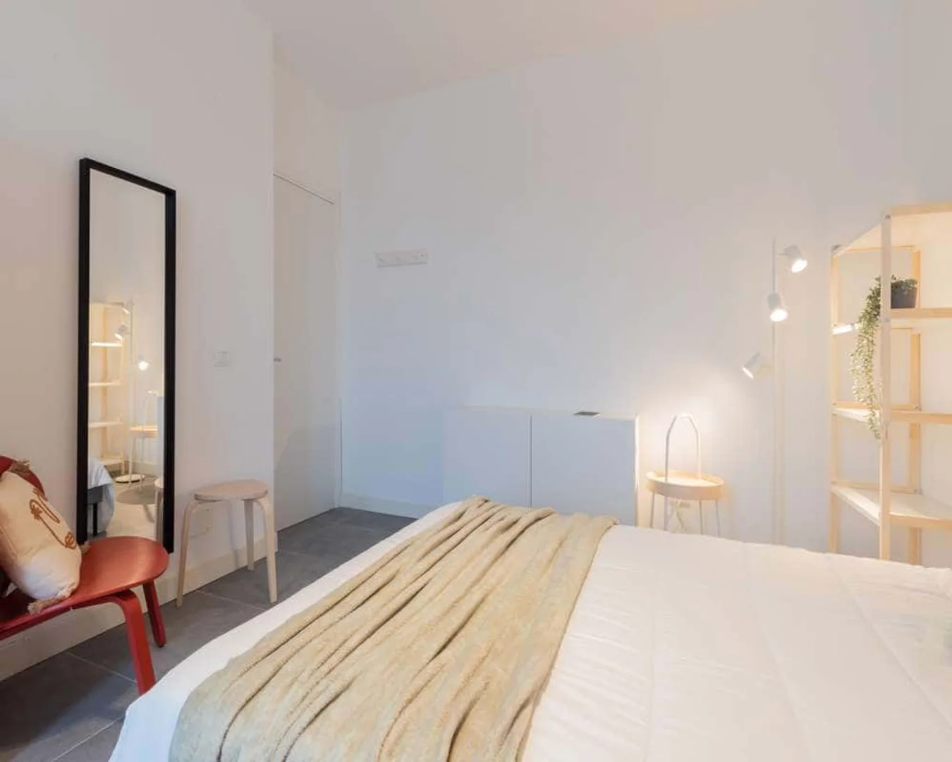 Habitación para estudiantes en con área de estudio y facilidades compartidas