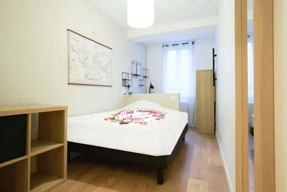 Quarto privado em 100 Rue Chanzy, 51100 Reims, France, imagem 1 de 10