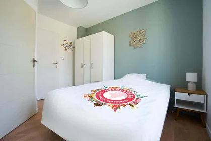 Private room at 11 Rue Jules Guesde, 51100 Reims, France, image 1 of 10