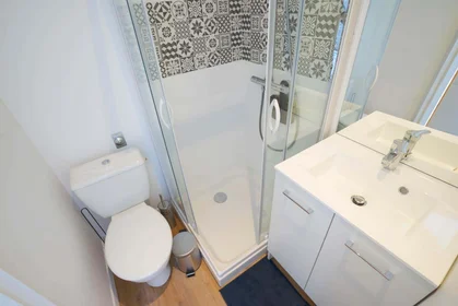 Chambre privée à 11 Rue Jules Guesde, 51100 Reims, France, image 6 de 23