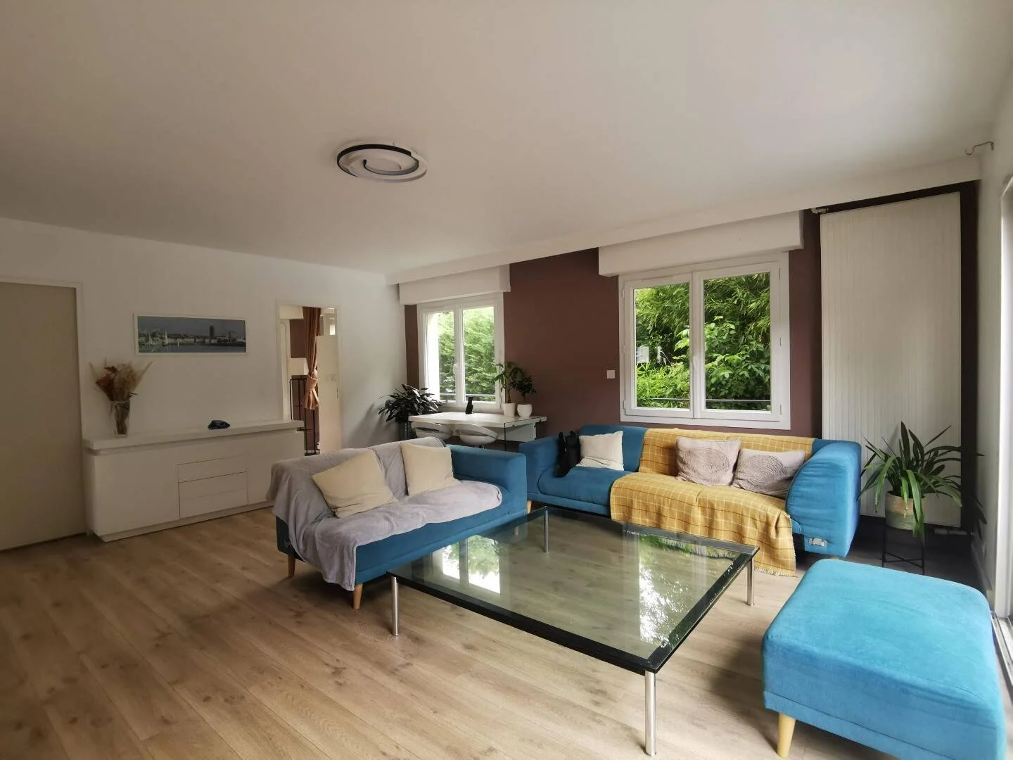Quarto de estudante em  com área de estudo e instalações partilhadas