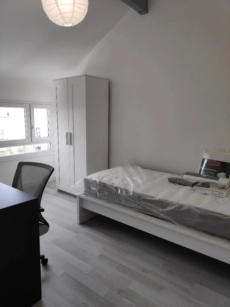 Helles und luftiges Studentenzimmer mit einfachem Zugang zur Universität in 