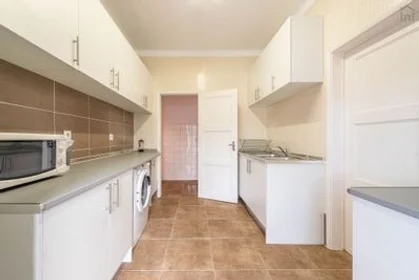 Private room at Lumiar - Alameda das Linhas de Torres, R/C, image 3 of 13