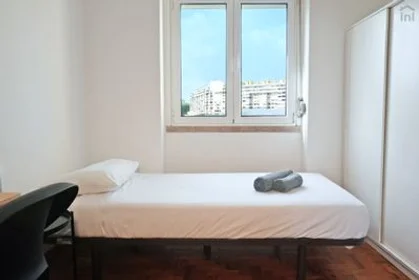 Private room at Lumiar - Alameda das Linhas de Torres, R/C, image 10 of 13
