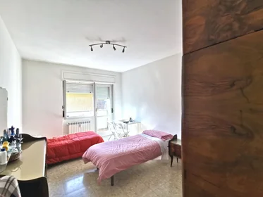 Chambre partagée à Via Riccardo Zampieri, Collatino, image 1 de 10