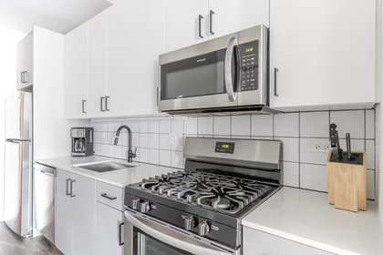 Apartamento inteiro em West Erie Street, River North, imagem 9 de 10