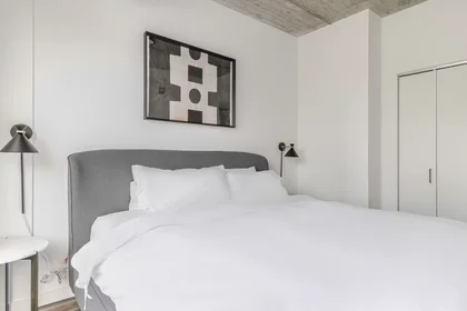 Apartamento inteiro em West Erie Street, River North, imagem 10 de 10