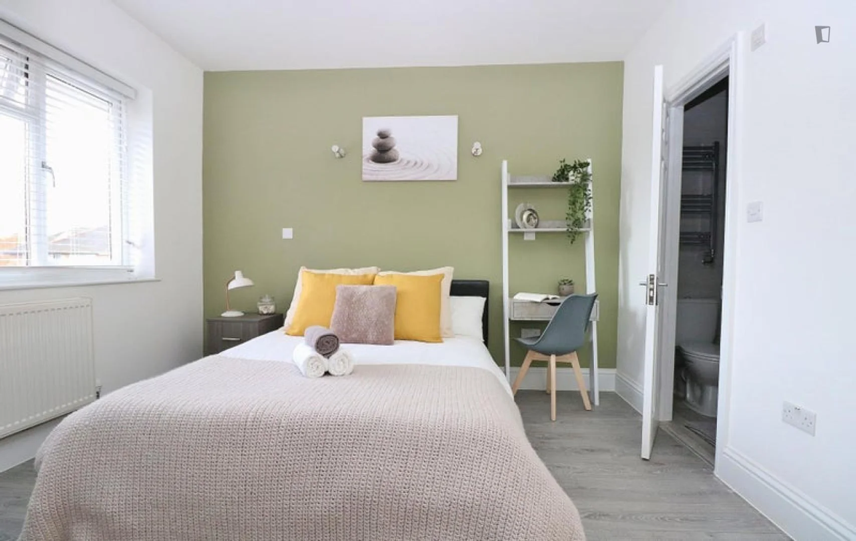 Budget-friendly student room close to campus in 