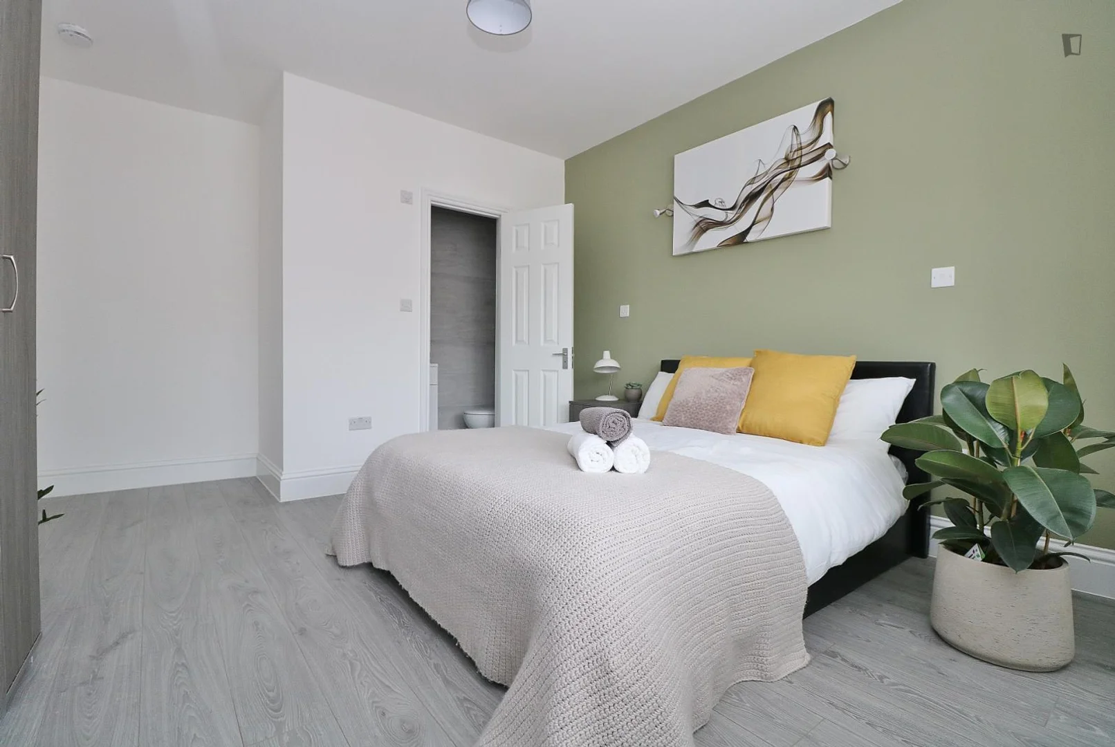 Room for rent in student apartment in , fully furnished